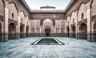 Plaza de estilo tradicional marroquí en viajes a Marruecos de lujo