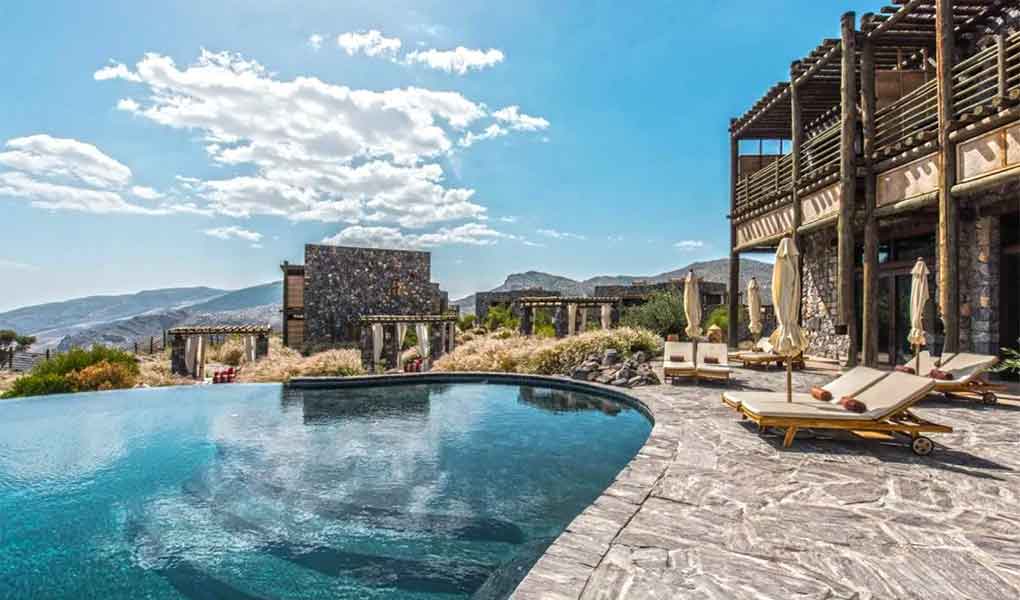 Piscina exterior del hotel de lujo en Omán Alila Jabal Akhdar