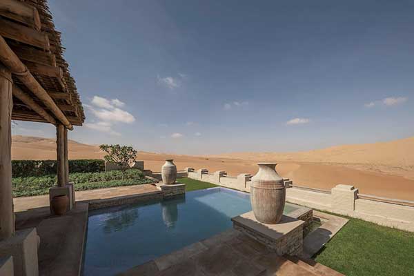 Vistas al desierto desde piscina villa privada