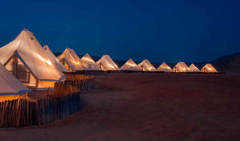 Noche en el desierto campamento lujo Omán