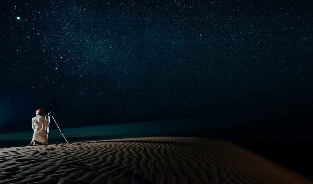 Observación de las estrellas en el desierto