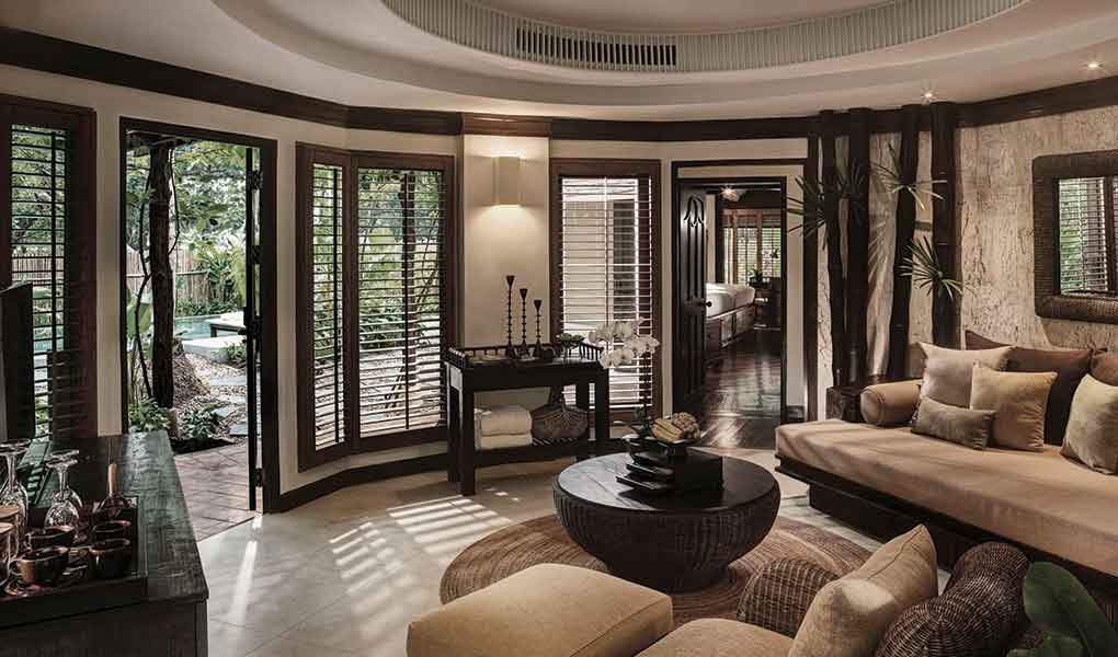 Salón y zonas comunes de la villa privada del hotel Rayavadee Krabi en Tailandia