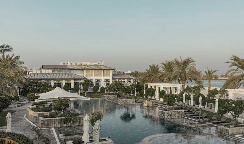 Piscina exterior St. Regis Abu Dhabi