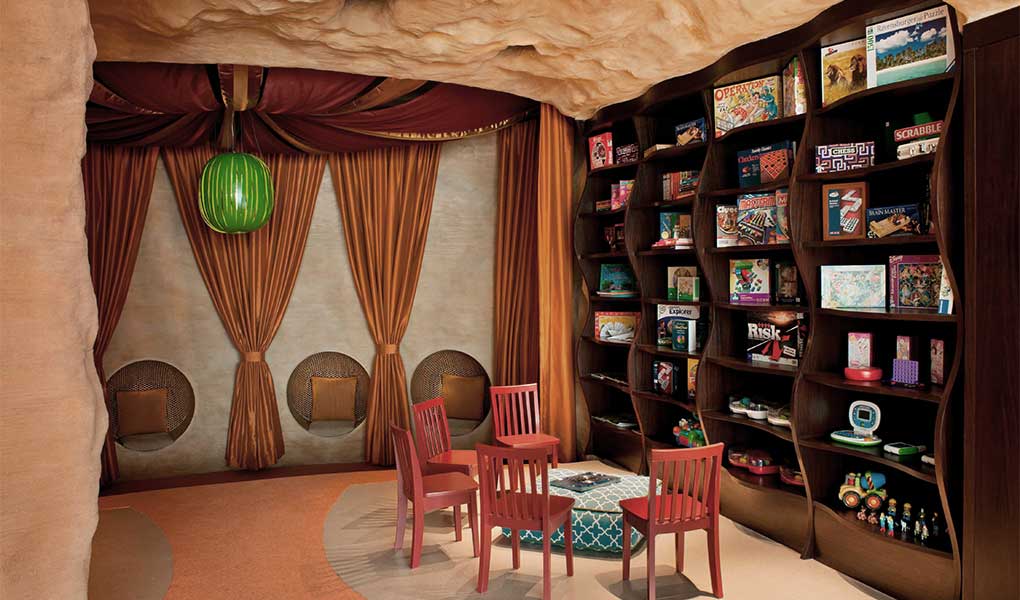 Interior del Kids Club viajes familia St. Regis Saadiyat Island Resort