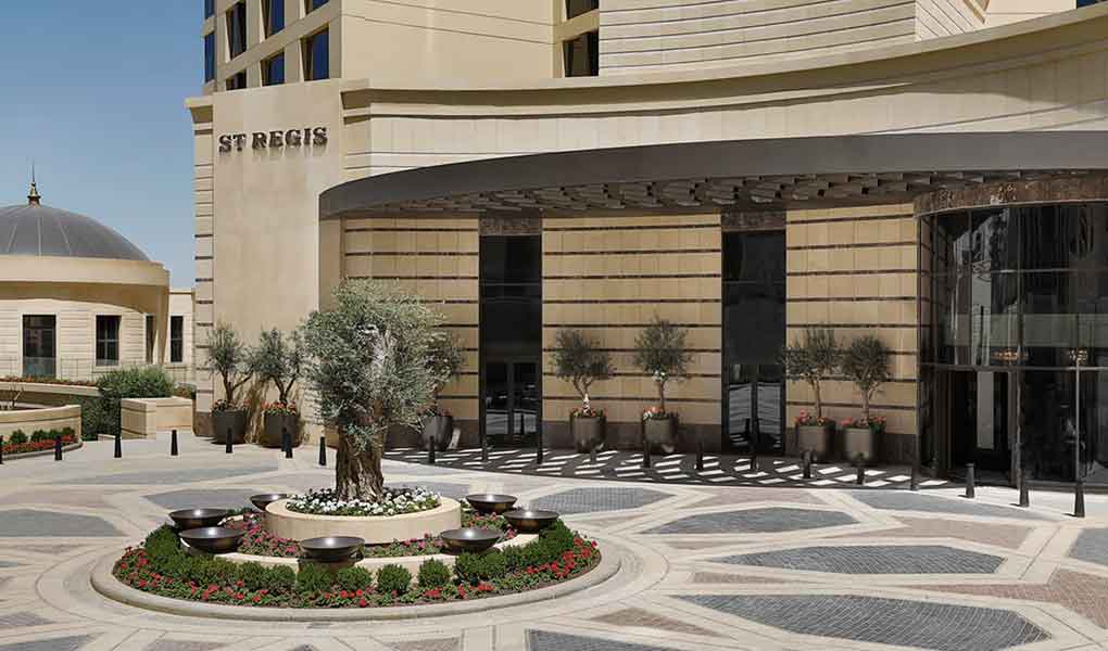 Puerta de entrada hotel de lujo en Amman The St. Regis Jordania