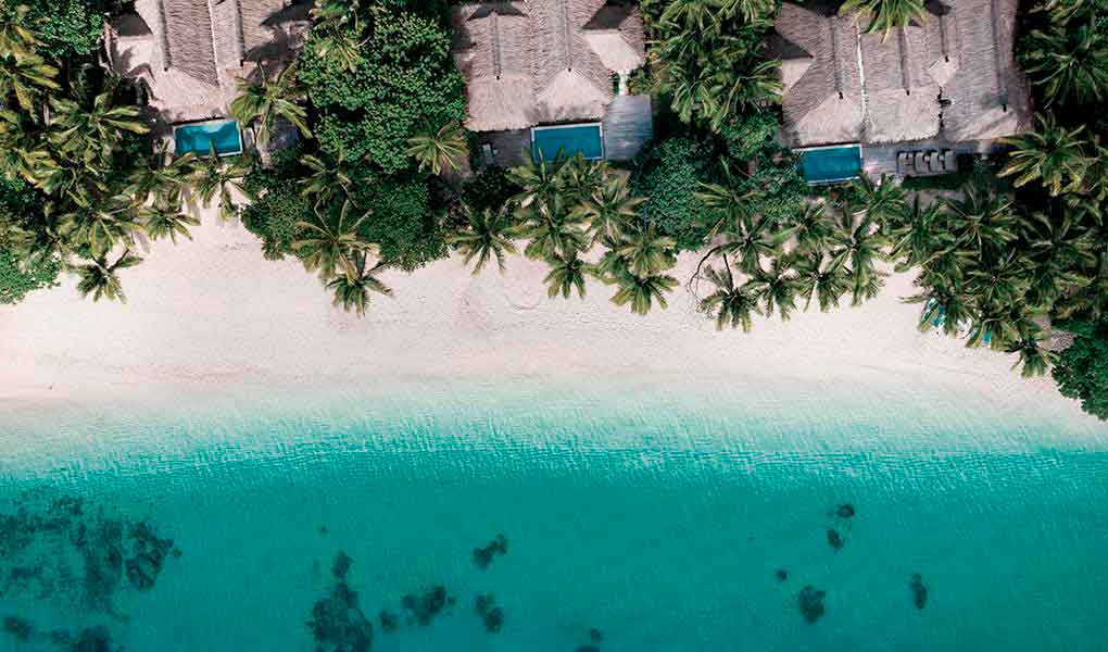 Vistas de las villas privadas playa y mar Kokomo Private Island en Fiji